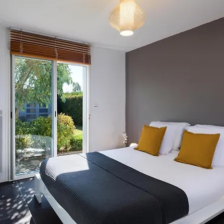 Sleeps 6 * Léon
