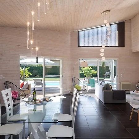 Sleeps 6 * Léon