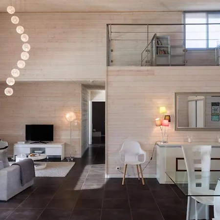 Sleeps 6 * Леон